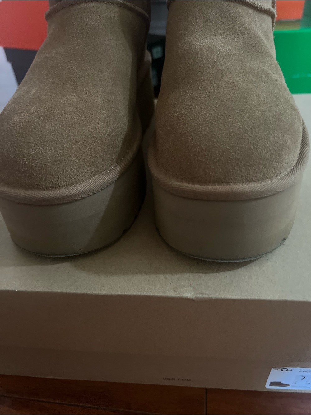 ugg - Picture 3 of 8